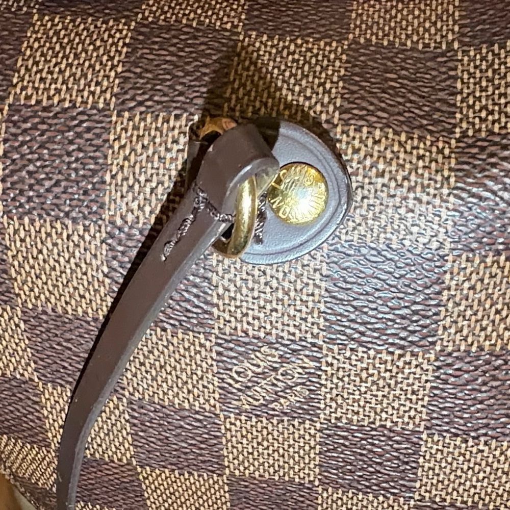 Louis Vuitton Neverfull MM (Rose Ballerine Interior) - Picture 8 of 11